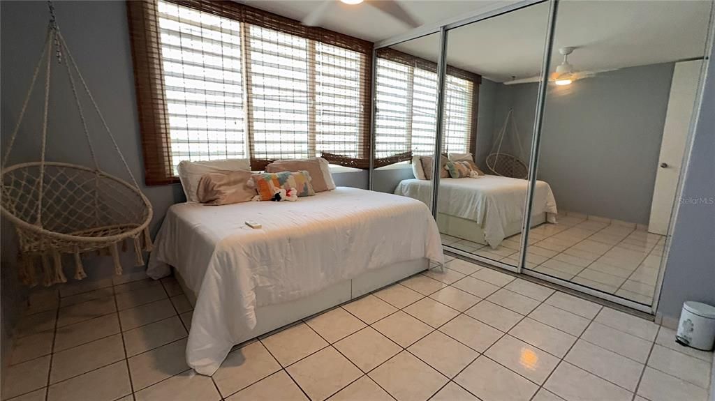 待售: $465,000 (4 贝兹, 2 浴室, 300 平方英尺)