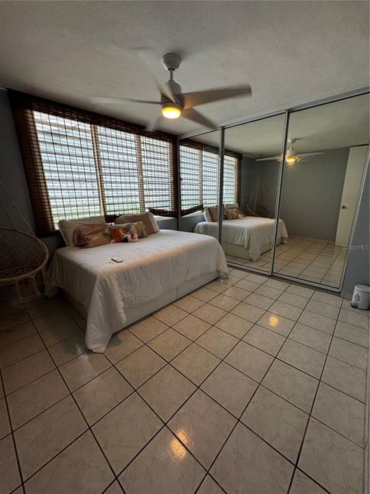 待售: $465,000 (4 贝兹, 2 浴室, 300 平方英尺)