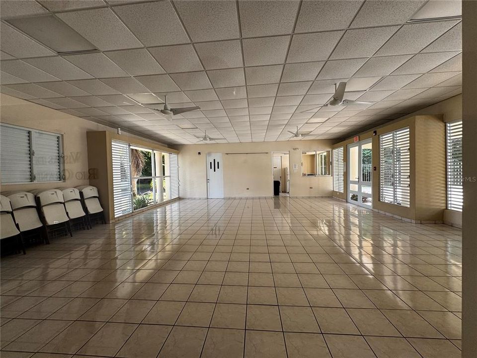 待售: $465,000 (4 贝兹, 2 浴室, 300 平方英尺)