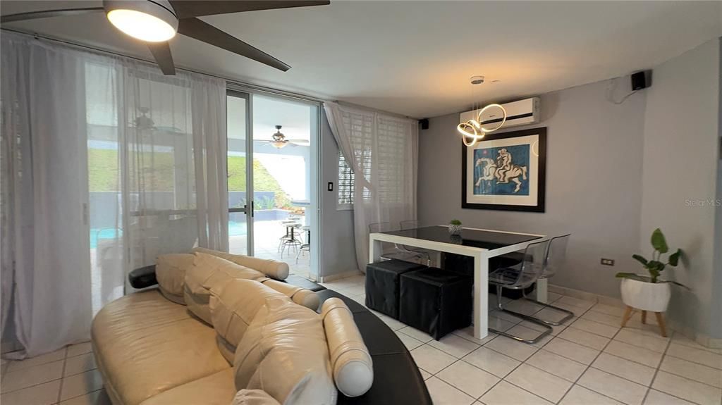 待售: $465,000 (4 贝兹, 2 浴室, 300 平方英尺)