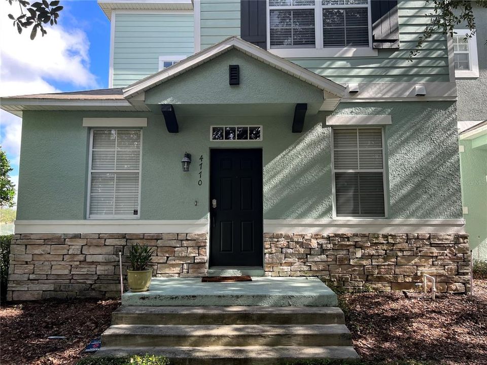 En Renta: $2,150 (3 camas, 2 baños, 1926 Pies cuadrados)