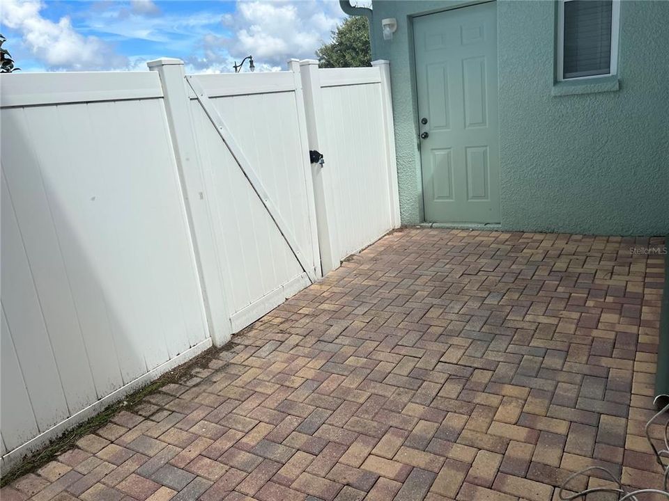 En Renta: $2,150 (3 camas, 2 baños, 1926 Pies cuadrados)