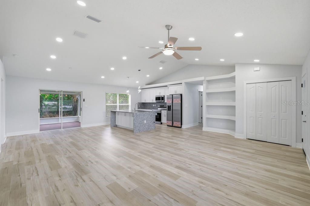 For Sale: $305,000 (3 beds, 2 baths, 1531 Square Feet)