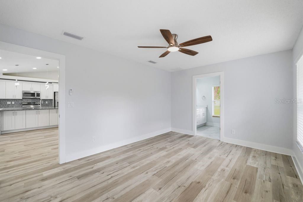 For Sale: $305,000 (3 beds, 2 baths, 1531 Square Feet)