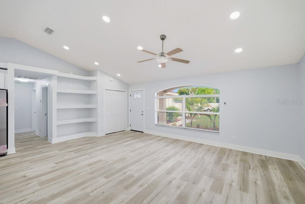 For Sale: $305,000 (3 beds, 2 baths, 1531 Square Feet)