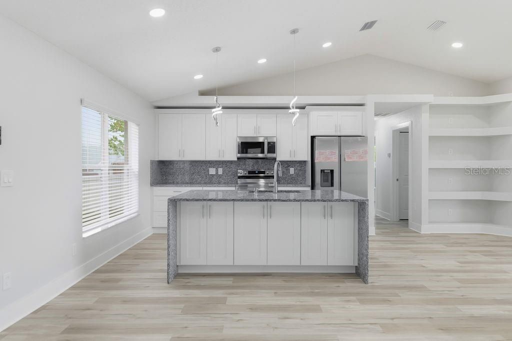 For Sale: $305,000 (3 beds, 2 baths, 1531 Square Feet)