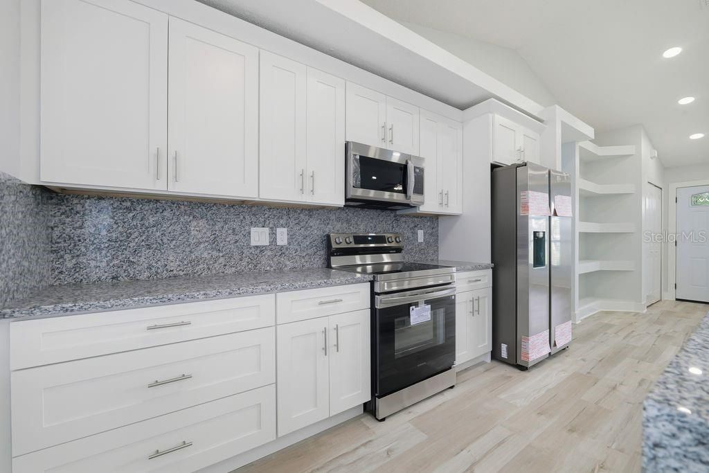 For Sale: $305,000 (3 beds, 2 baths, 1531 Square Feet)