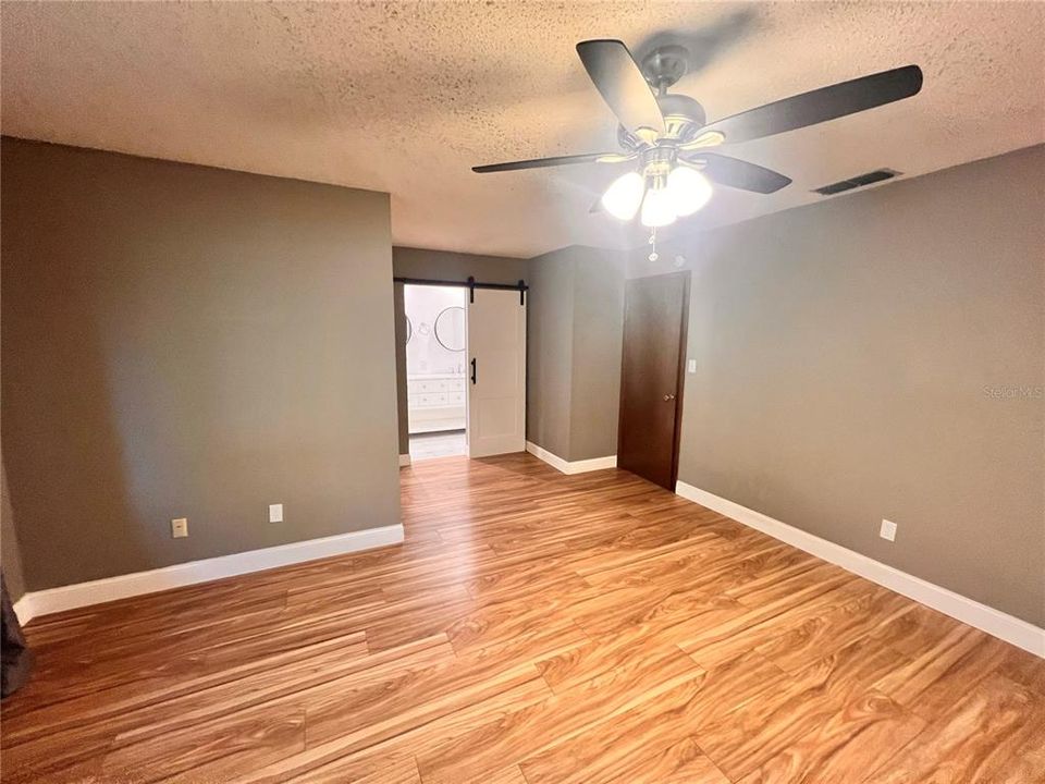 Activo con contrato: $2,350 (3 camas, 2 baños, 1448 Pies cuadrados)