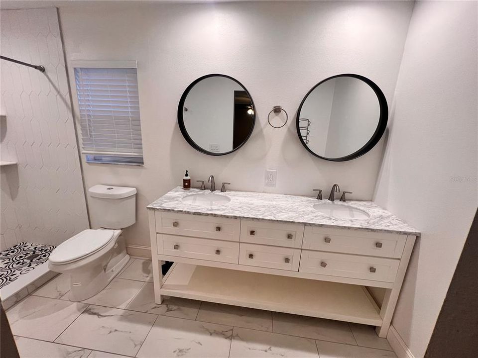 Activo con contrato: $2,350 (3 camas, 2 baños, 1448 Pies cuadrados)