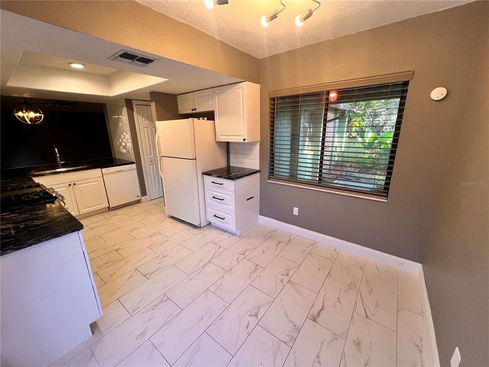 Activo con contrato: $2,350 (3 camas, 2 baños, 1448 Pies cuadrados)