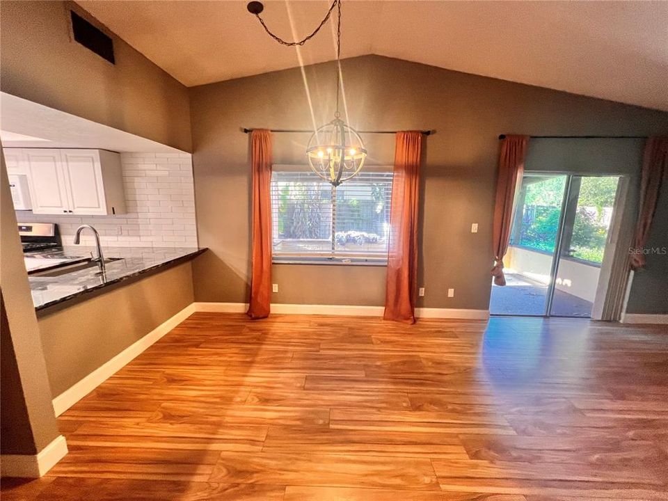 Activo con contrato: $2,350 (3 camas, 2 baños, 1448 Pies cuadrados)