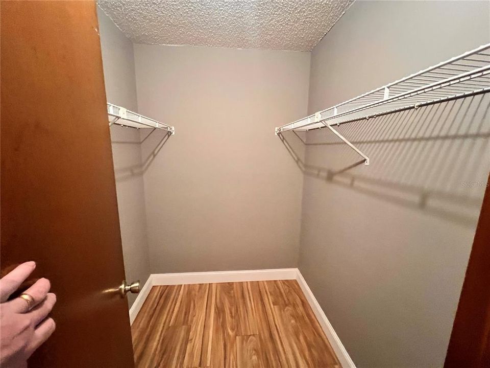 Activo con contrato: $2,350 (3 camas, 2 baños, 1448 Pies cuadrados)