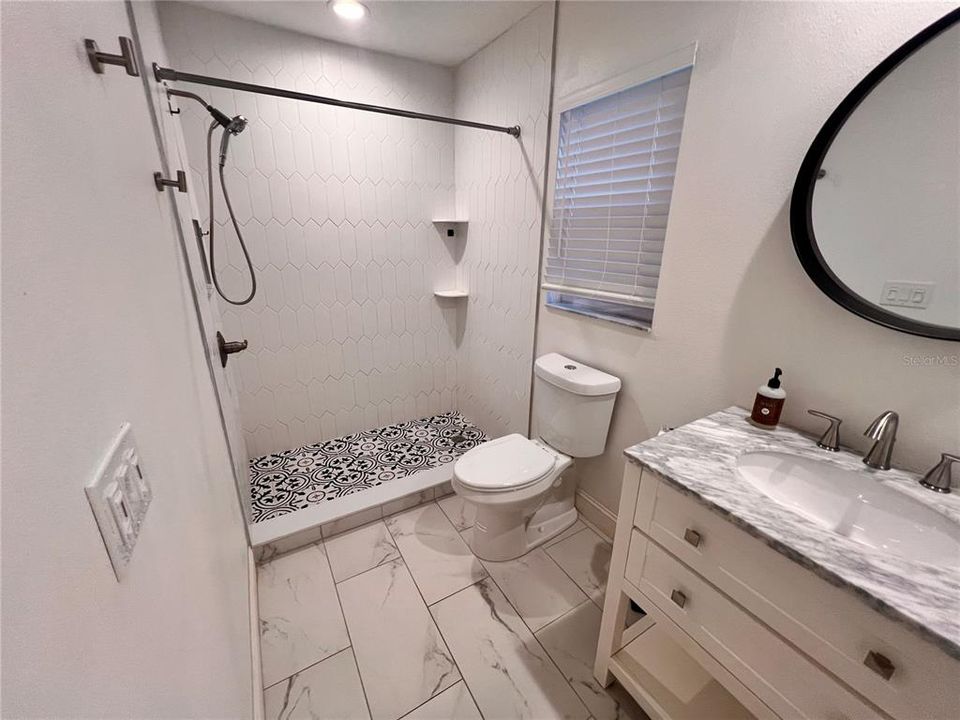 Activo con contrato: $2,350 (3 camas, 2 baños, 1448 Pies cuadrados)