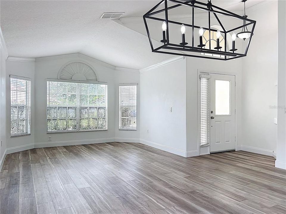 Active With Contract: $364,500 (4 beds, 2 baths, 2095 Square Feet)