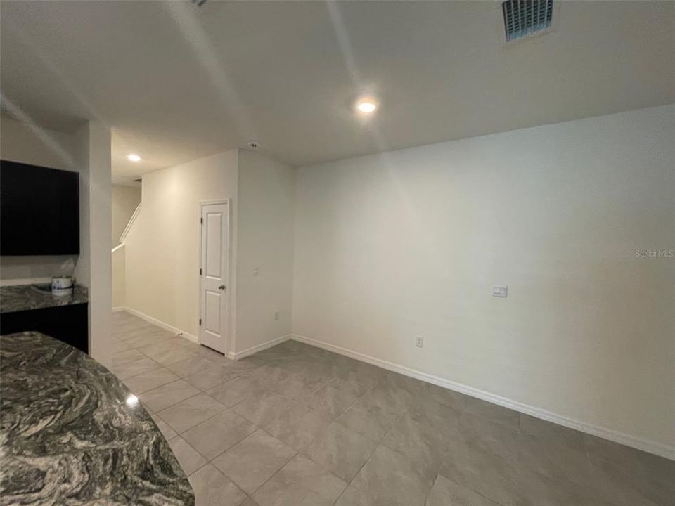 出租: $2,000 (3 贝兹, 2 浴室, 1785 平方英尺)