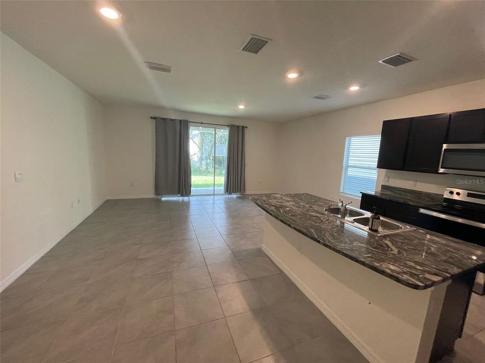 出租: $2,000 (3 贝兹, 2 浴室, 1785 平方英尺)