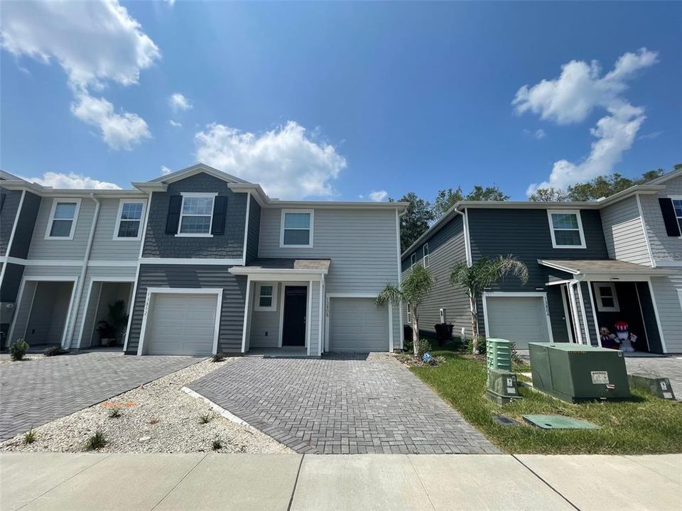 出租: $2,000 (3 贝兹, 2 浴室, 1785 平方英尺)