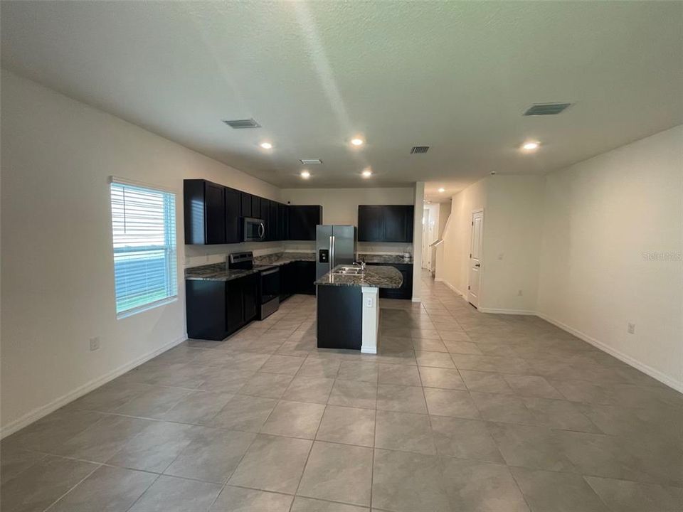 出租: $2,000 (3 贝兹, 2 浴室, 1785 平方英尺)