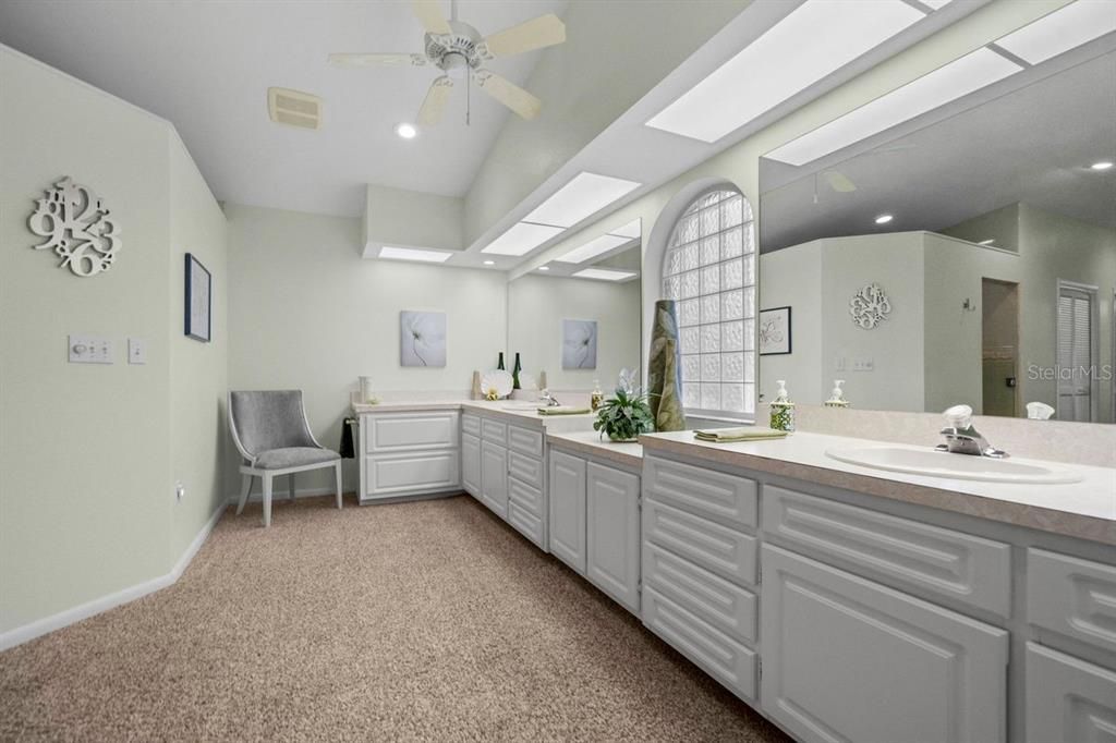 合同活跃: $625,000 (3 贝兹, 2 浴室, 2425 平方英尺)