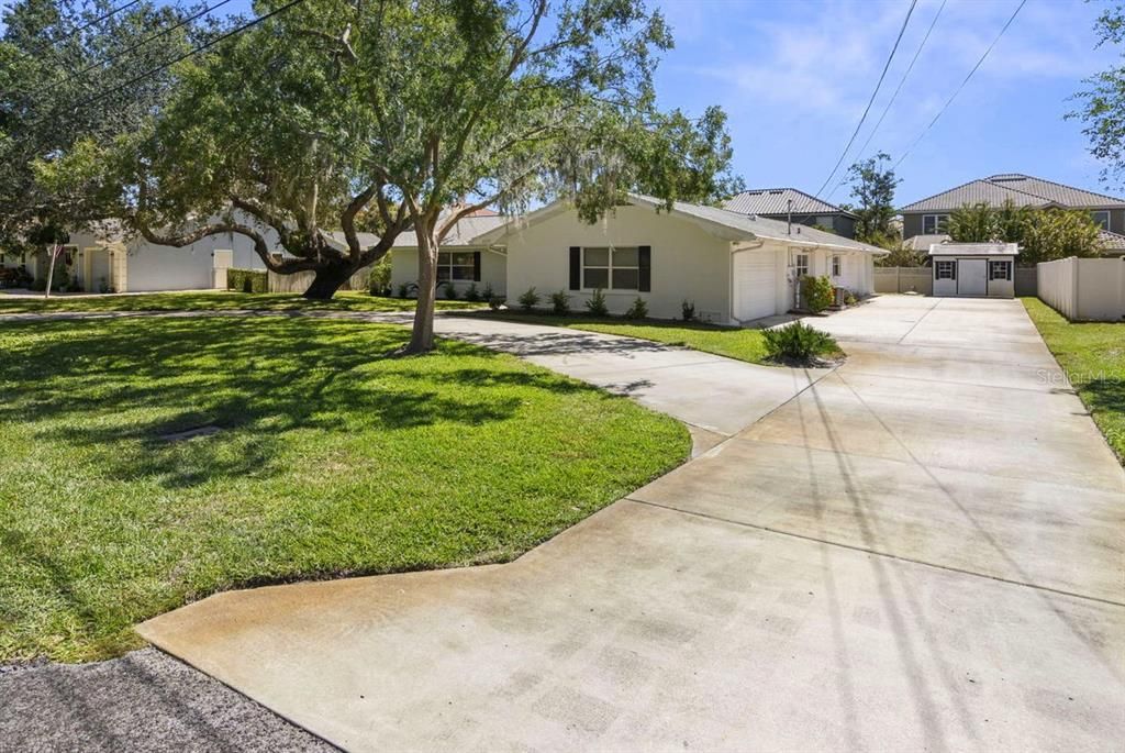 合同活跃: $625,000 (3 贝兹, 2 浴室, 2425 平方英尺)