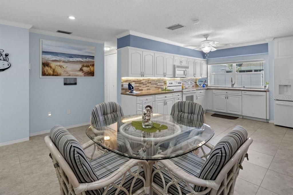 合同活跃: $625,000 (3 贝兹, 2 浴室, 2425 平方英尺)