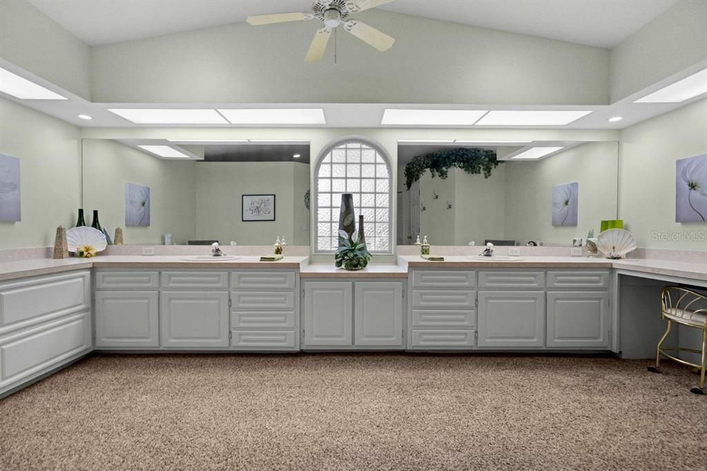 合同活跃: $625,000 (3 贝兹, 2 浴室, 2425 平方英尺)