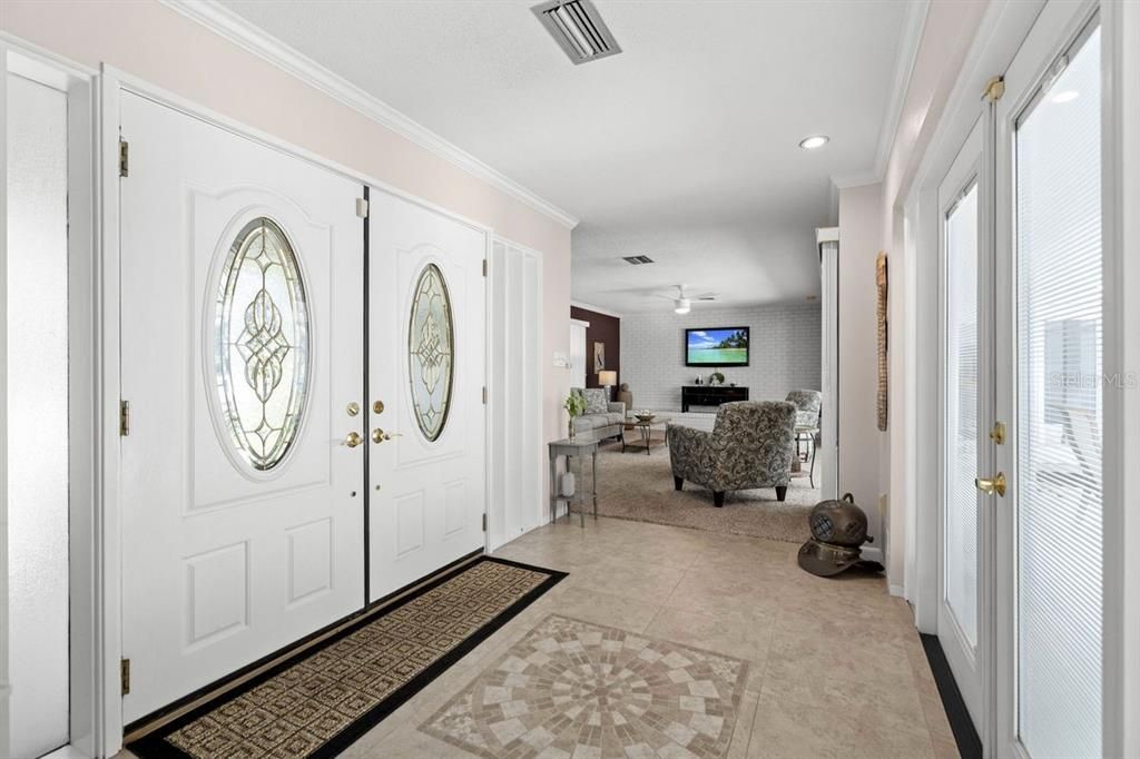 合同活跃: $625,000 (3 贝兹, 2 浴室, 2425 平方英尺)