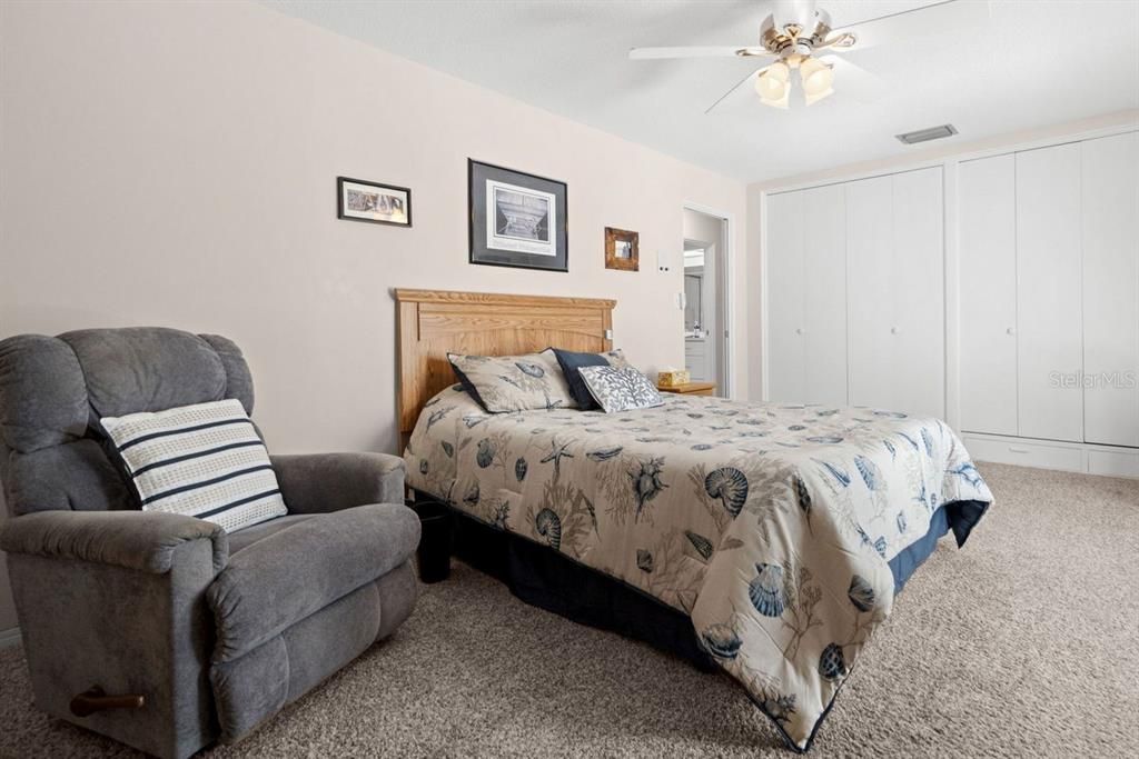 合同活跃: $625,000 (3 贝兹, 2 浴室, 2425 平方英尺)