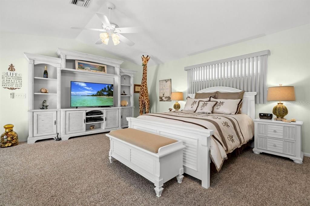 合同活跃: $625,000 (3 贝兹, 2 浴室, 2425 平方英尺)