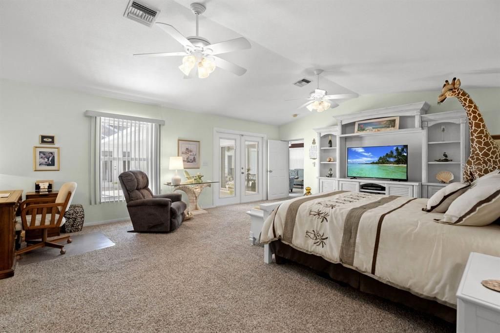 合同活跃: $625,000 (3 贝兹, 2 浴室, 2425 平方英尺)