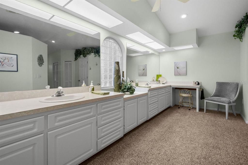 合同活跃: $625,000 (3 贝兹, 2 浴室, 2425 平方英尺)