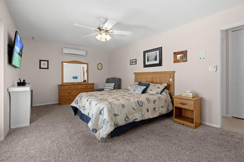 合同活跃: $625,000 (3 贝兹, 2 浴室, 2425 平方英尺)