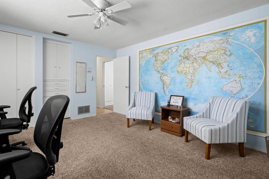 合同活跃: $625,000 (3 贝兹, 2 浴室, 2425 平方英尺)