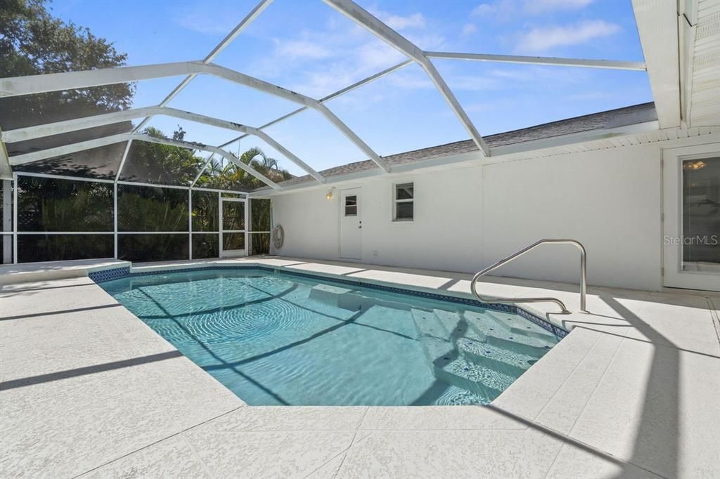 合同活跃: $625,000 (3 贝兹, 2 浴室, 2425 平方英尺)