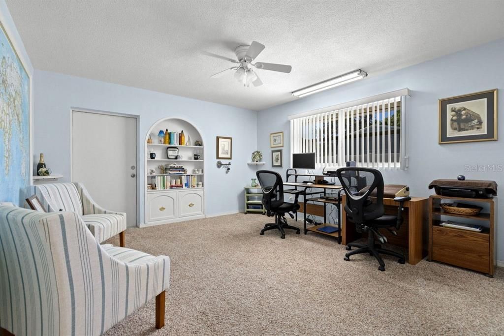 合同活跃: $625,000 (3 贝兹, 2 浴室, 2425 平方英尺)