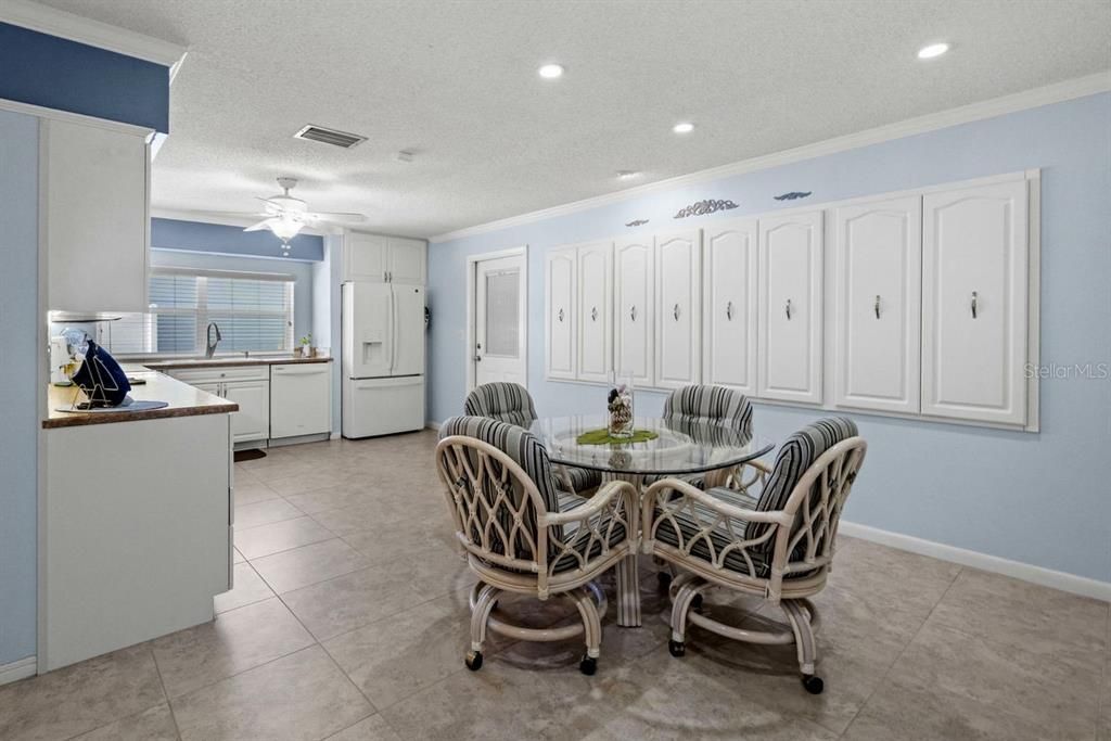 合同活跃: $625,000 (3 贝兹, 2 浴室, 2425 平方英尺)