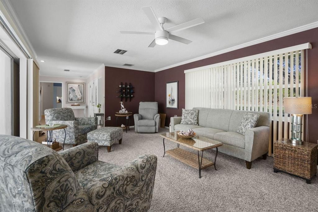 合同活跃: $625,000 (3 贝兹, 2 浴室, 2425 平方英尺)