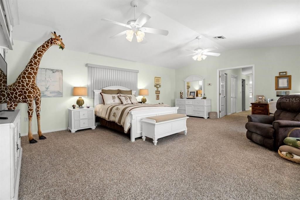 合同活跃: $625,000 (3 贝兹, 2 浴室, 2425 平方英尺)