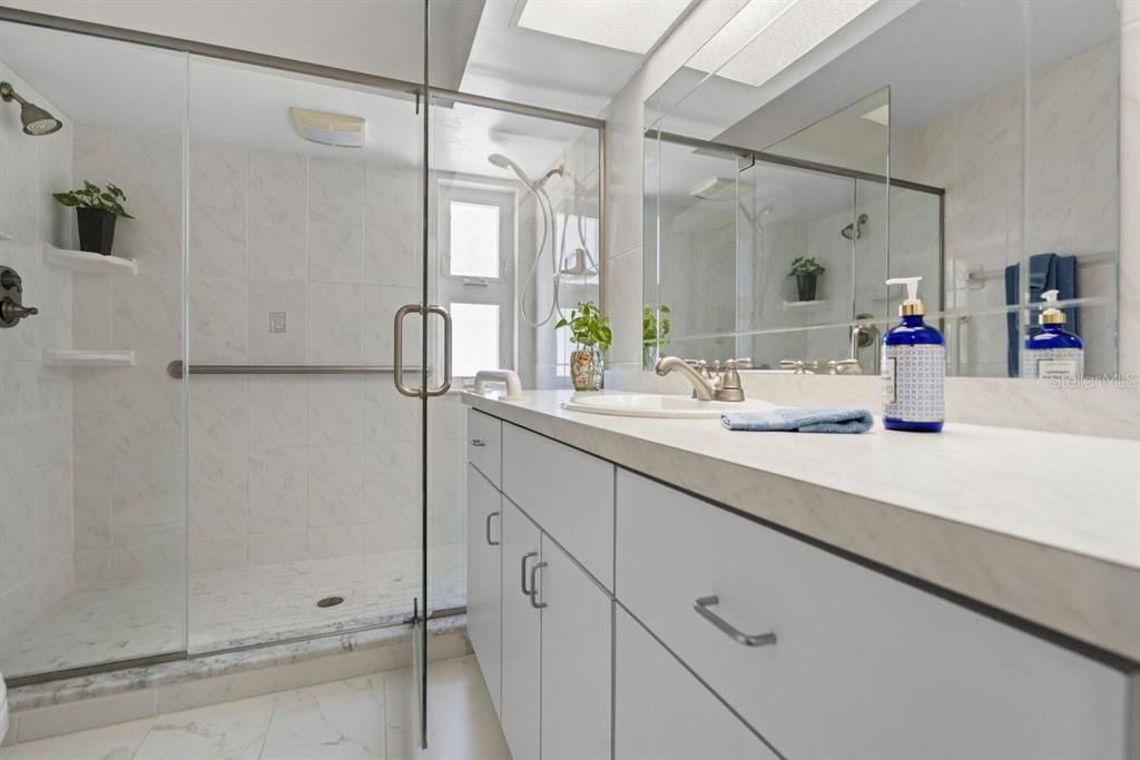 合同活跃: $625,000 (3 贝兹, 2 浴室, 2425 平方英尺)