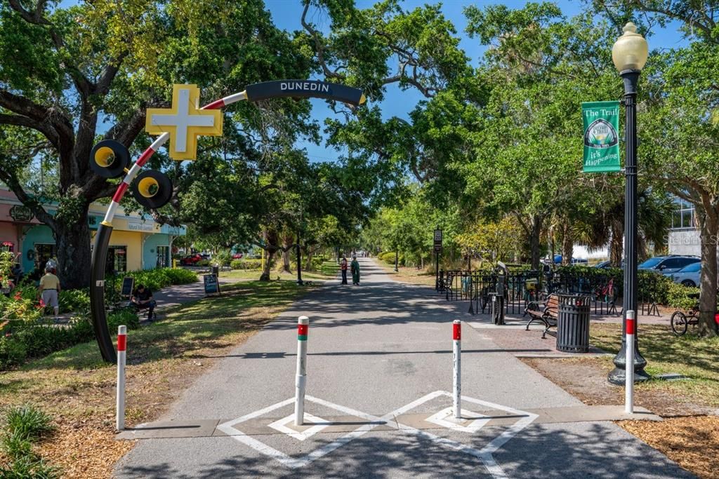 合同活跃: $625,000 (3 贝兹, 2 浴室, 2425 平方英尺)