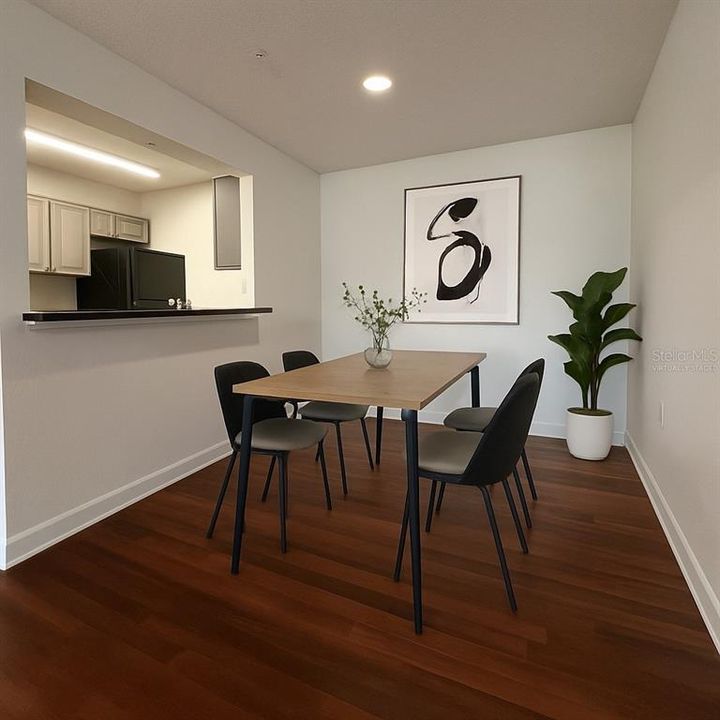 合同活跃: $1,900 (3 贝兹, 2 浴室, 1192 平方英尺)