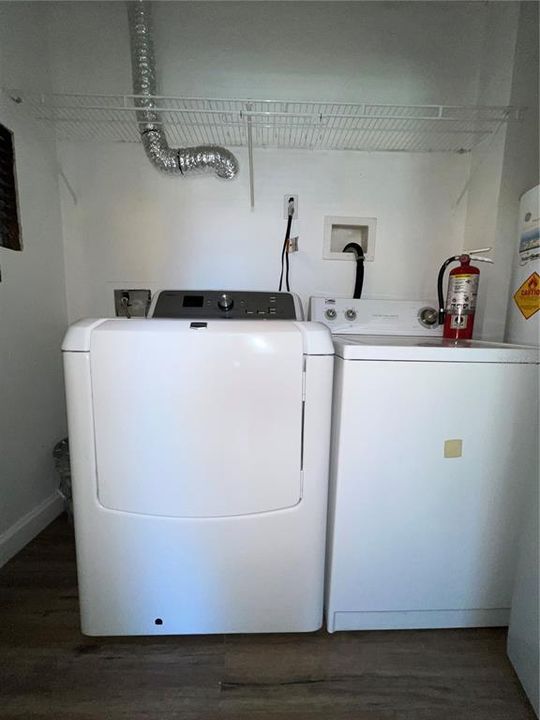 合同活跃: $1,900 (3 贝兹, 2 浴室, 1192 平方英尺)