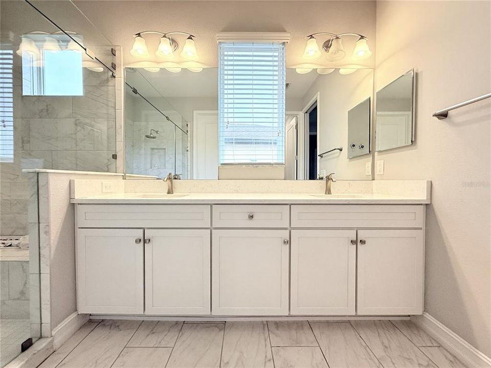 На продажу: $500,000 (3 спален, 2 ванн, 2402 Квадратных фут)