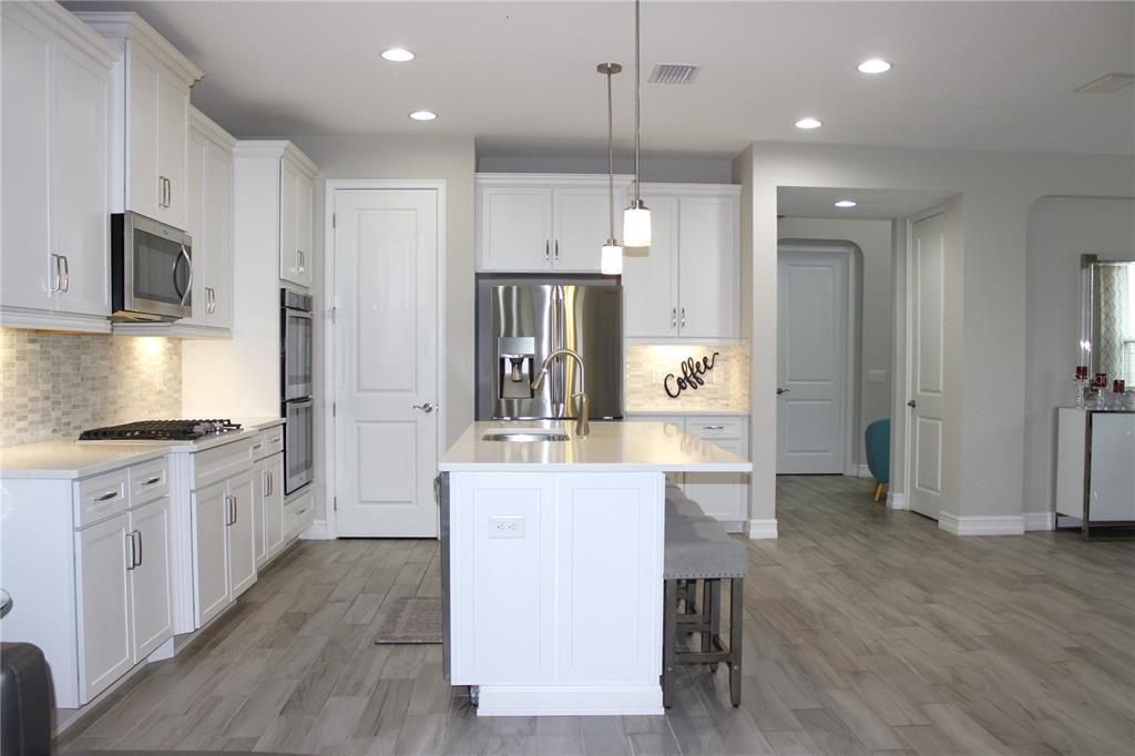 На продажу: $500,000 (3 спален, 2 ванн, 2402 Квадратных фут)