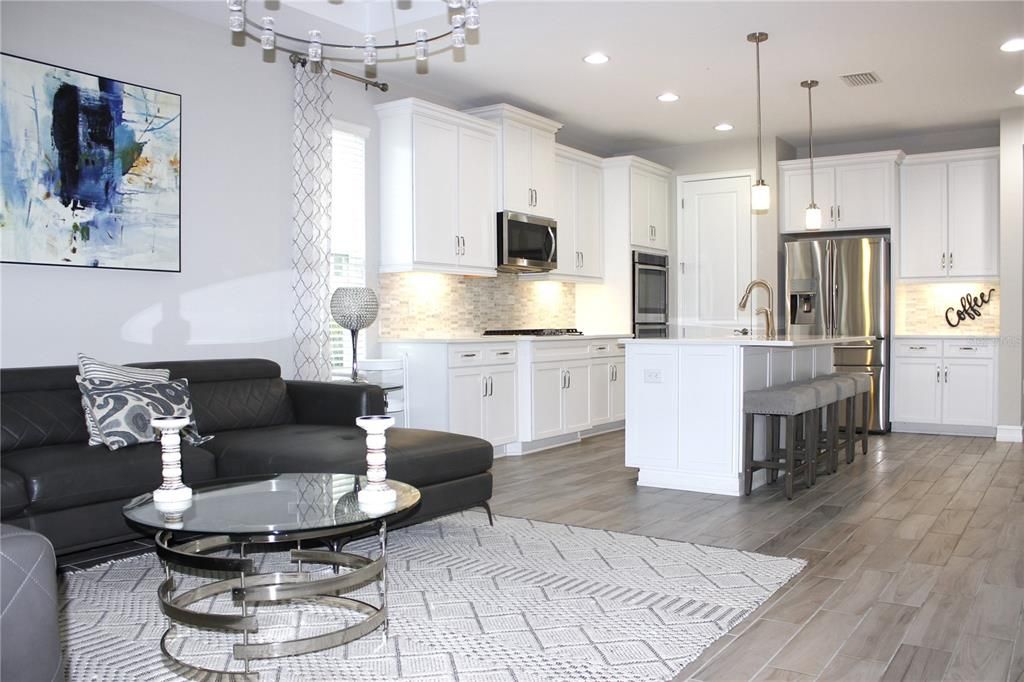 На продажу: $500,000 (3 спален, 2 ванн, 2402 Квадратных фут)