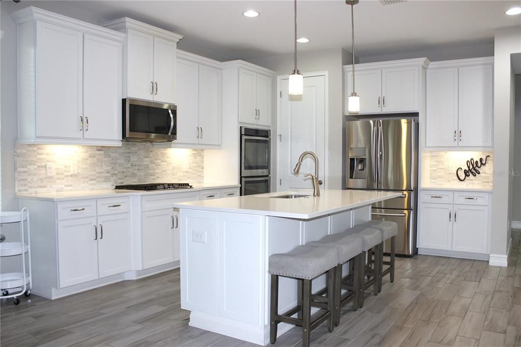 На продажу: $500,000 (3 спален, 2 ванн, 2402 Квадратных фут)