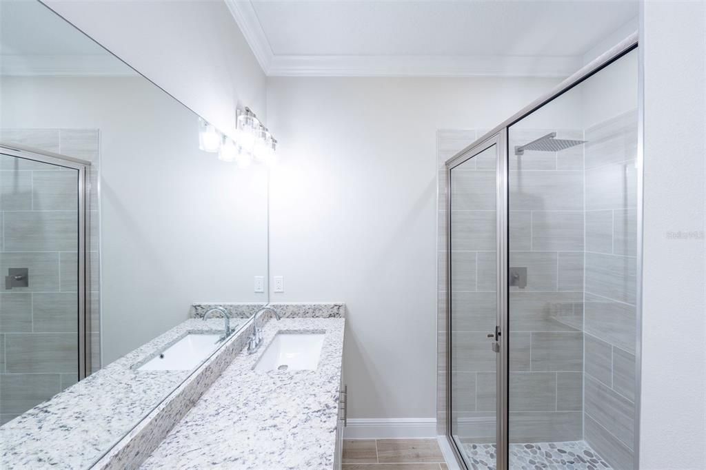 合同活跃: $340,000 (4 贝兹, 3 浴室, 2057 平方英尺)