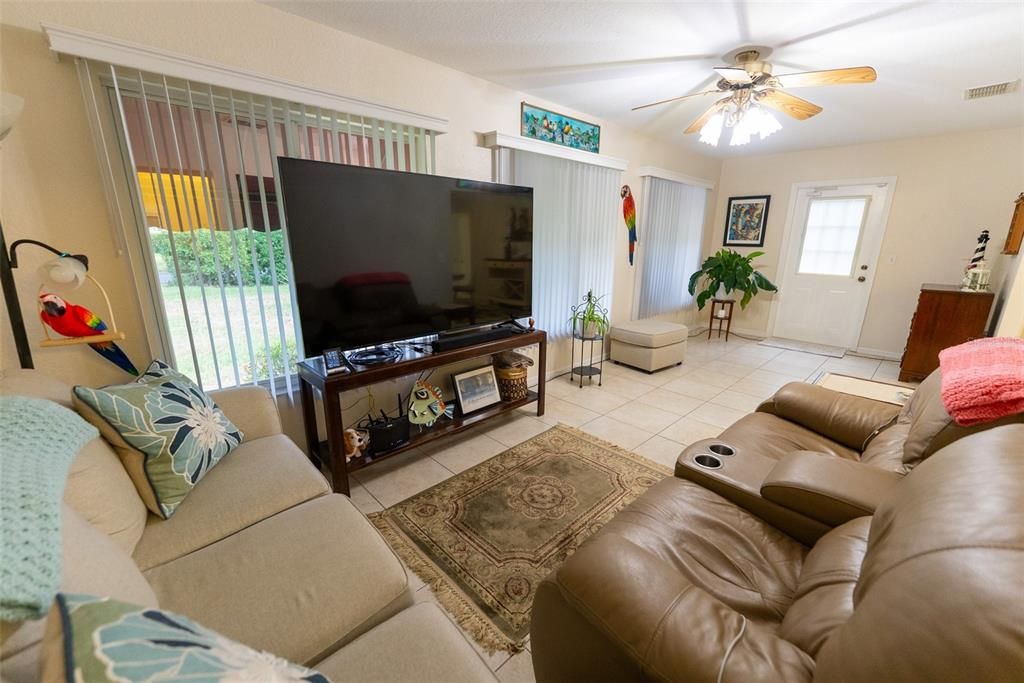 For Sale: $279,900 (2 beds, 2 baths, 1672 Square Feet)