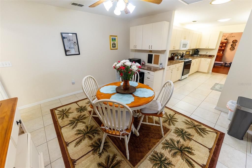 For Sale: $279,900 (2 beds, 2 baths, 1672 Square Feet)