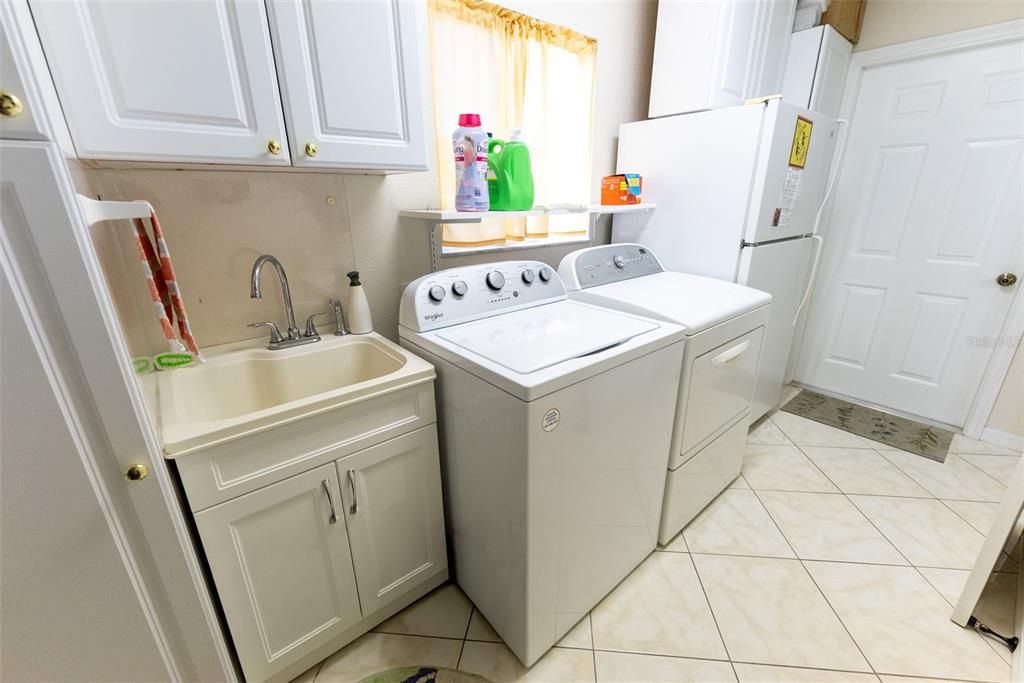 For Sale: $279,900 (2 beds, 2 baths, 1672 Square Feet)